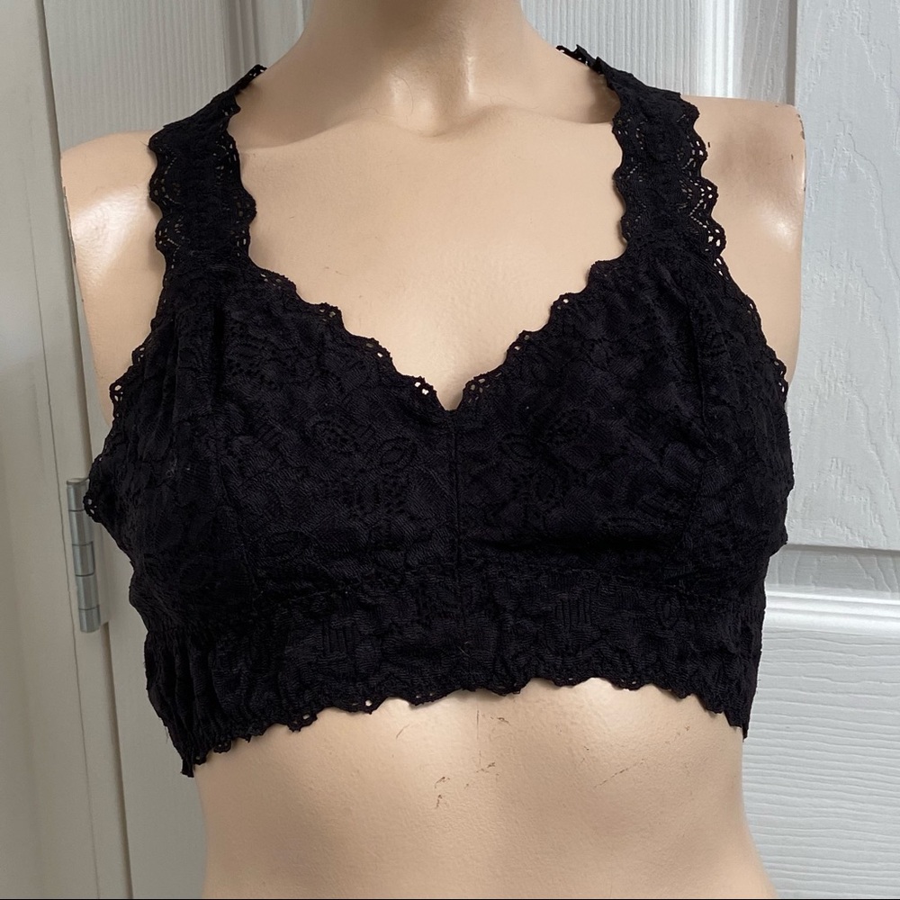 FeLiNa woman black lace racer back bralette. Size L